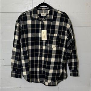 Universal Threads Women’s Oversized Classic Flannel Black& Cream Button-Up Shirt